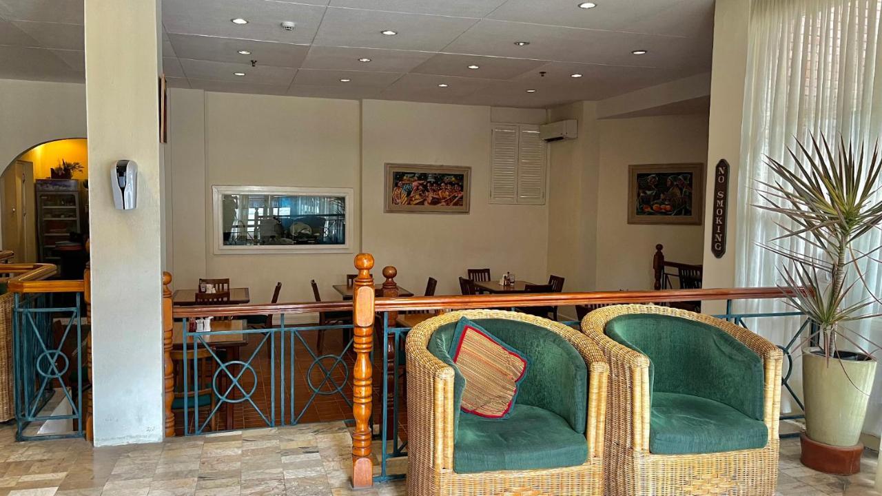 Coco Grande Hotel Dumaguete City Exterior photo