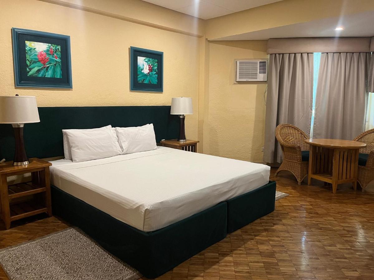 Coco Grande Hotel Dumaguete City Exterior photo